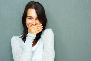 Како да се ослободите од непријатниот мирис во устата? 