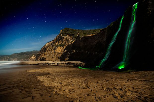 Прекрасно осветлени водопади, Prekrasno osvetleni vodopadi