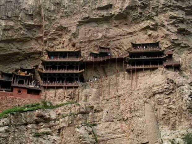 Neverojatni manastirski gradbi, Неверојатни манастирски градби, Manastiri, Манастири, manastirot Huan Kong vo Kina, манастирот Huan Kong во Кина